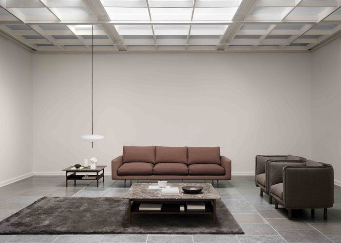 Edge V1 Module 25 Remix 3 col. 346_ Kite Club Chair Tivoli col. 4_ Collect small and large_ Elba 200x300 cm col. Taupe_72 dpi