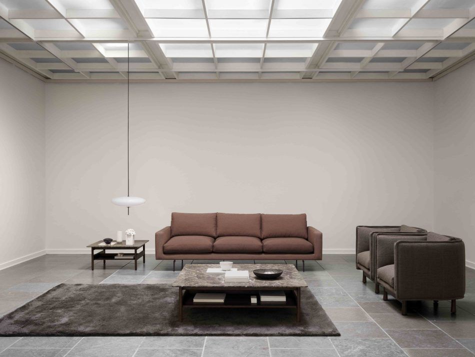 Edge V1 Module 25 Remix 3 col. 346_ Kite Club Chair Tivoli col. 4_ Collect small and large_ Elba 200x300 cm col. Taupe_72 dpi